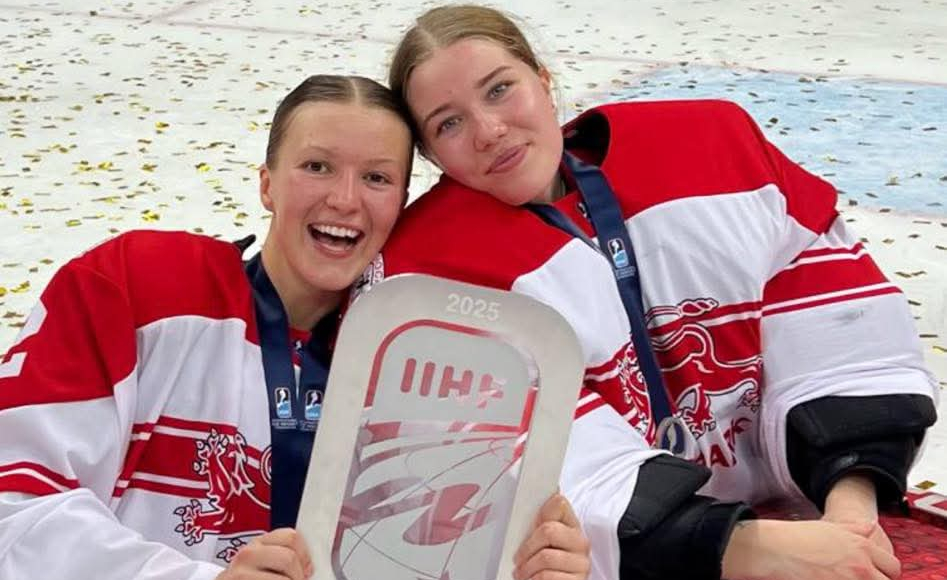 Danmarks kvindelige ishockeyandshold med to Herning piger rykker op i A-gruppen